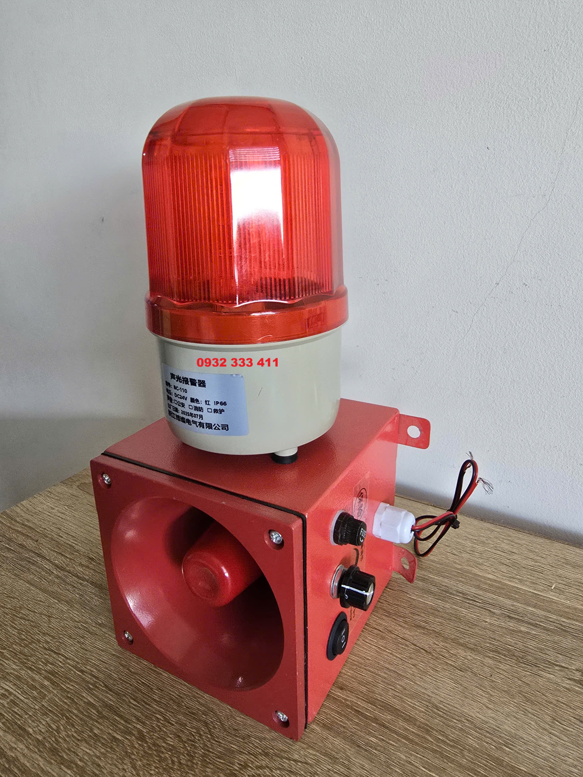 ĐÈN BÁO ĐỘNG GẮN CÒI