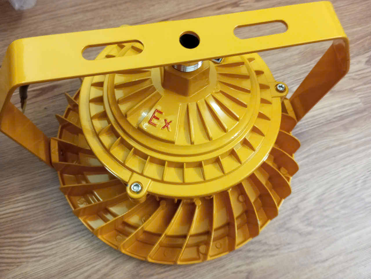 ĐÈN LED NHÀ XƯỞNG CHỐNG CHÁY NỔ BAT95G-200W